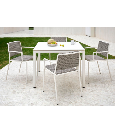 SUMMER SQUARE DINING TABLE
